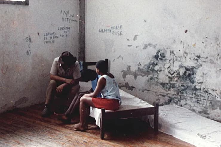 Registro histórico dos primeiros anos do acompanhamento social a adolescentes e jovens em situação de risco.